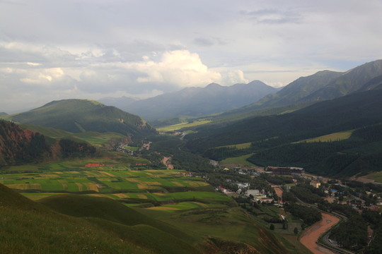 卓爾山