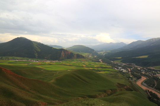 卓爾山