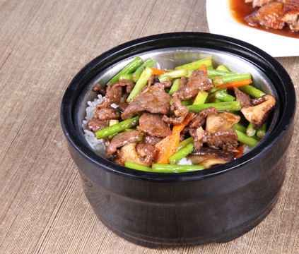 蒜苔牛肉飯