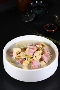 春筍咸肉燉百葉