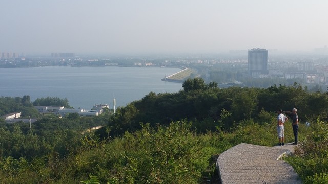 登高看湖山