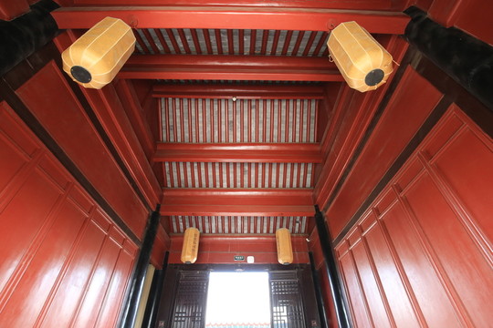 古建筑的房梁燈籠