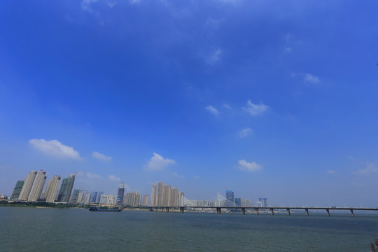 城市藍天