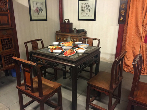 酒樓餐桌