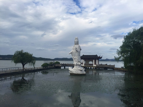 水上觀音