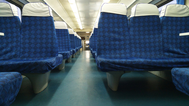 火車硬座車廂