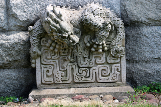 龍 石雕