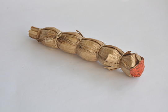 竹殼茶一側(cè)