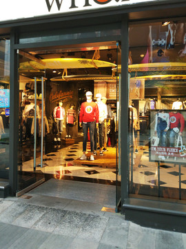 高檔服裝店設(shè)計(jì)