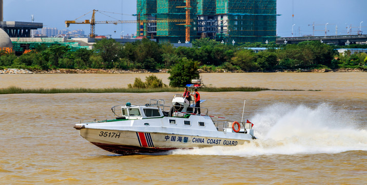 海警快艇