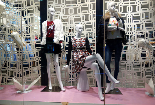 服裝店櫥窗模特