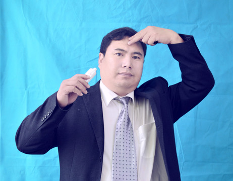 化妝的男人