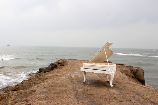 海邊 鋼琴