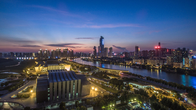 夜幕下的古琴臺