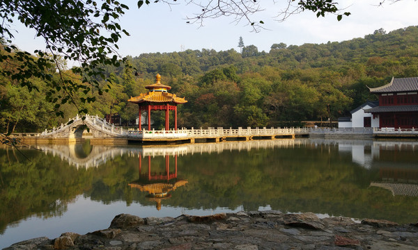中秋深秀湖