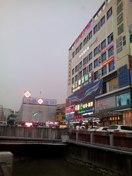 傍晚街景