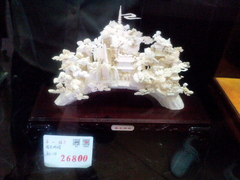 象牙雕刻藝術品春光明媚