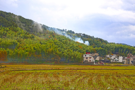 山村炊煙