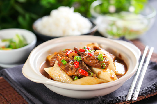 蘿卜牛腩飯