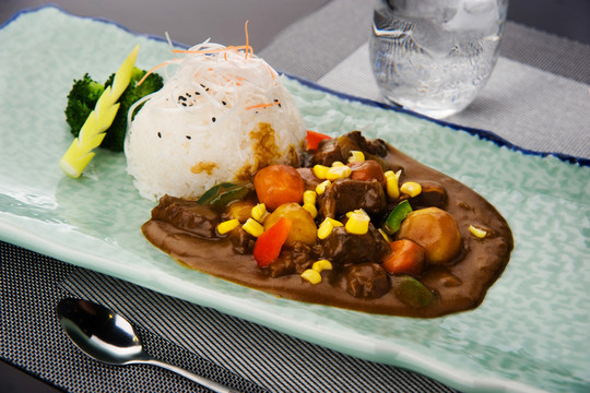 日式咖喱牛肉飯