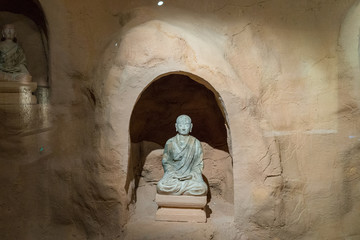 彩繪泥塑羅漢像