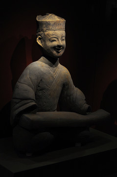 漢代撫琴陶俑
