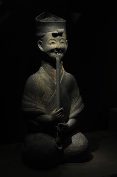 漢代吹簫陶俑