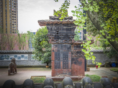 高頤闕