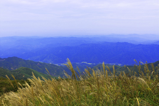 山頂遠(yuǎn)眺 山脈