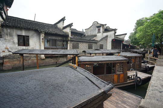 古鎮(zhèn)烏篷船