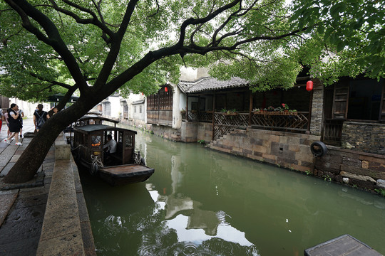 古鎮(zhèn)水鄉(xiāng)烏篷船