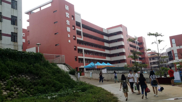 大學(xué)校園