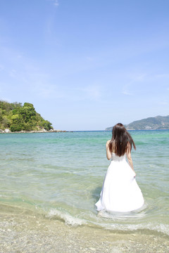 海灘上的白衣少女的夢想