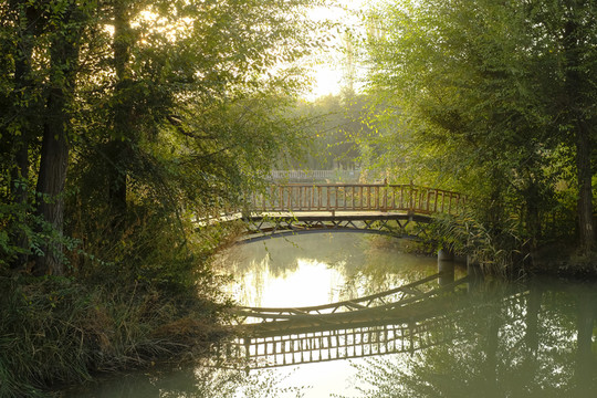 小河