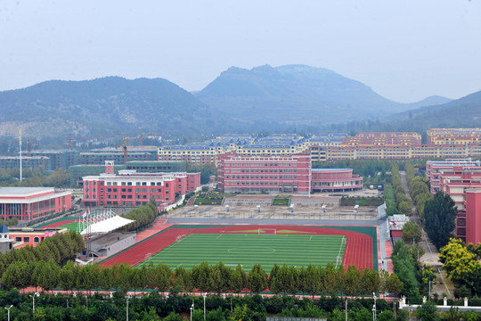 學(xué)校俯瞰 學(xué)校操場 樓房