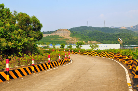 盤(pán)山公路 公路安全設(shè)施 群山