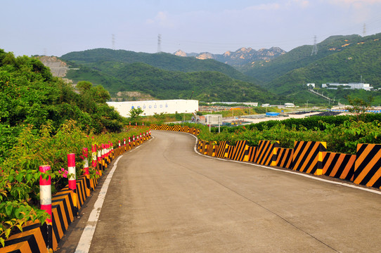 盤山公路 公路安全設施 群山