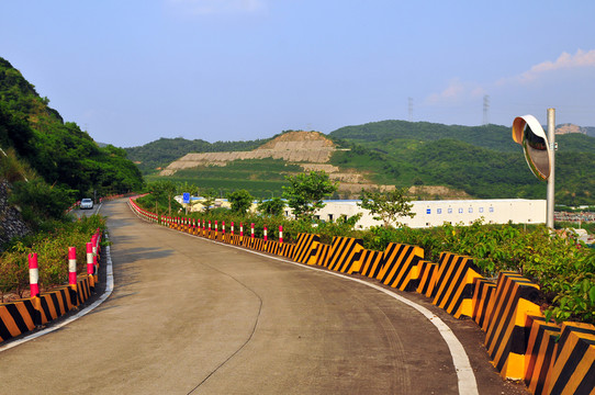 盤山公路 公路安全設(shè)施 群山