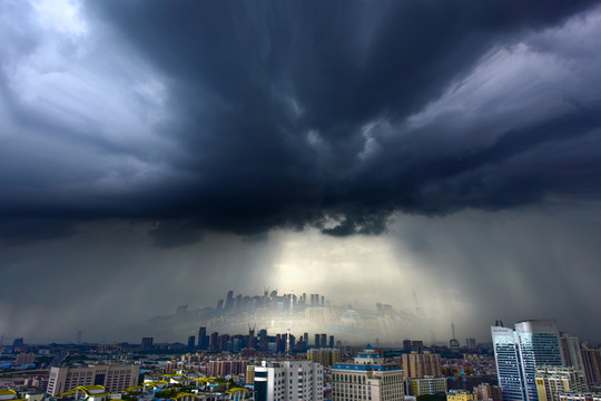 暴風(fēng)雨前夕