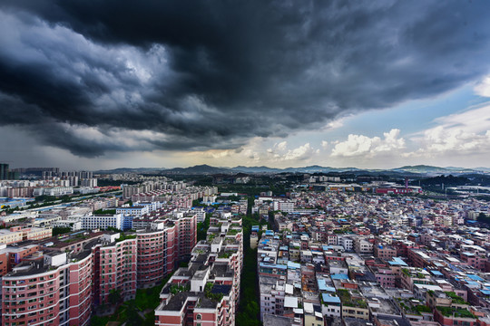 暴風(fēng)雨前夕