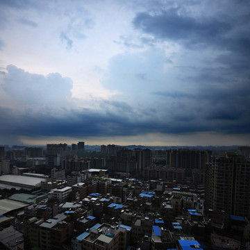 暴風雨前夕