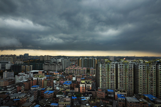 暴風(fēng)雨前夕
