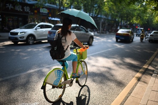 騎自行車的人