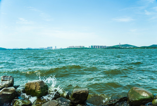 湖岸