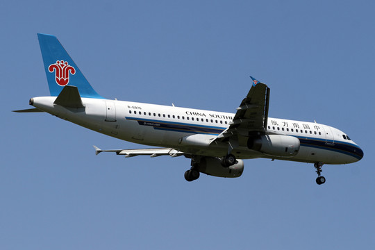 南航飛機(jī)降落沈陽機(jī)場(chǎng)