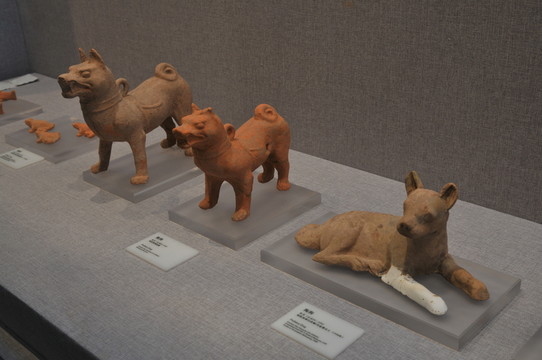 東漢陶狗