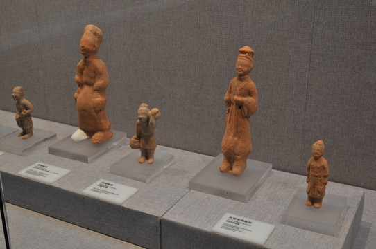 東漢陶俑