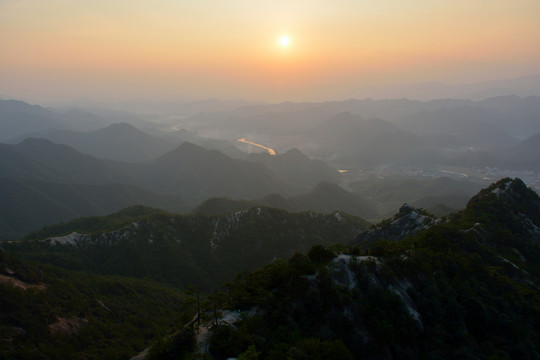 安徽績溪縣龍須山日出
