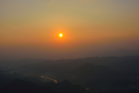 安徽績溪縣龍須山日出