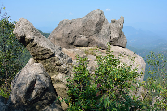 安徽績(jī)溪龍須山犀牛石